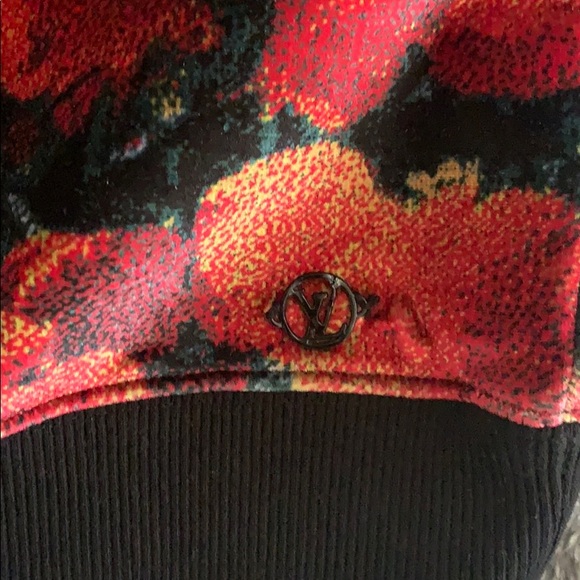 Louis Vuitton - Picture 4 of 5